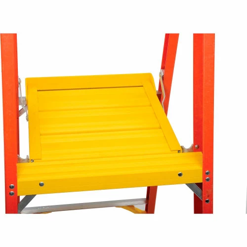 Werner 3' Type 1A Fiberglass Podium Ladder - PD6203 9 Werner 3' Type 1A Fiberglass Podium Ladder - PD6203 - Image 9