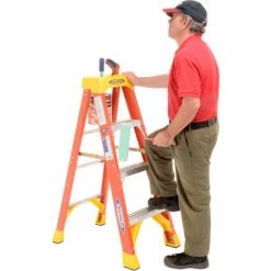 Werner 4' Fiberglass Step Ladder w/ Plastic Tool Tray 300 lb. Cap - 6204 -Cheap Janitorial Carts Store 942808 03