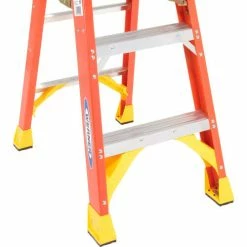 Werner 4' Fiberglass Step Ladder w/ Plastic Tool Tray 300 lb. Cap - 6204 -Cheap Janitorial Carts Store 942808 07