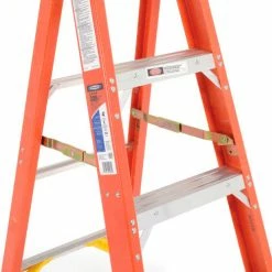 Werner 4' Fiberglass Step Ladder w/ Plastic Tool Tray 300 lb. Cap - 6204 -Cheap Janitorial Carts Store 942808 12