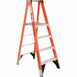 Werner 4' Fiberglass Platform Step Ladder 375 lb. Cap - P7404