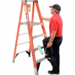 Werner 4' Fiberglass Platform Step Ladder 375 lb. Cap - P7404 -Cheap Janitorial Carts Store 942834 03
