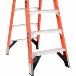 Werner 4' Fiberglass Platform Step Ladder 375 lb. Cap - P7404 -Cheap Janitorial Carts Store 942834 07