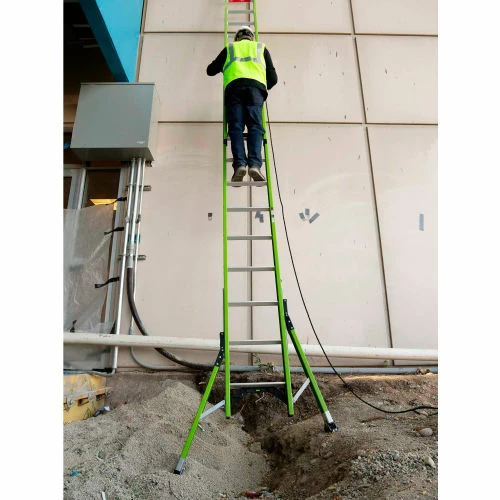 Little Giant 16' HyperLite SumoStance 375 lb. Capacity Type IAA Fiberglass Extension Ladder - 17216 4 Little Giant 16' HyperLite SumoStance 375 lb. Capacity Type IAA Fiberglass Extension Ladder - 17216 - Image 4