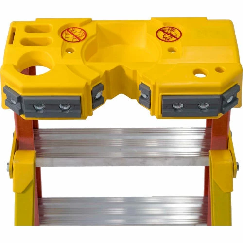 Werner 6' Fiberglass Leansafe Ladder w/ Plastic Tool Tray, 300 lb. Cap - L6206 7 Werner 6' Fiberglass Leansafe Ladder w/ Plastic Tool Tray, 300 lb. Cap - L6206 - Image 7