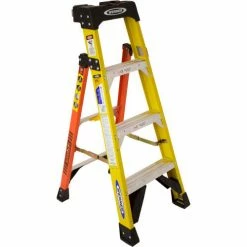 Werner 4' Fiberglass Leansafe Ladder w/ Plastic Tool Tray, 375 lb. Capacity - L7304